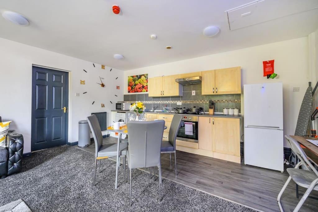 -F5Gh- For Relaxed & Cosy Stay, Free Parking, Wifi Leeds  Kültér fotó